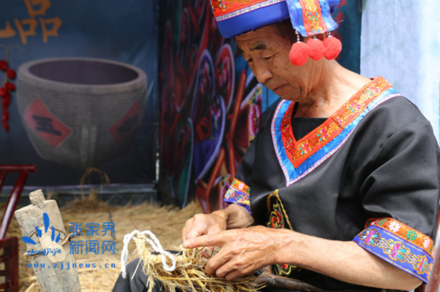 張家界首屆非物質(zhì)文化遺產(chǎn)博覽會(huì)開(kāi)幕